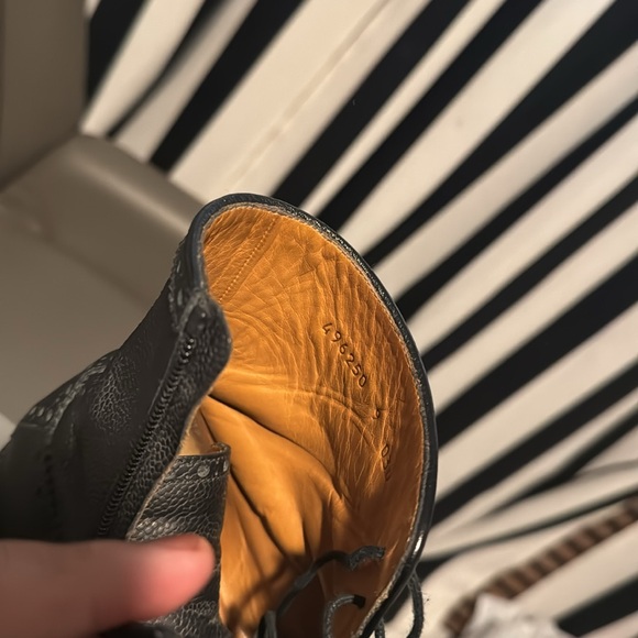 GUCCI, Black leather boots with side zipper, buckle on top Gucci dragon, size 9 - Picture 3 of 6